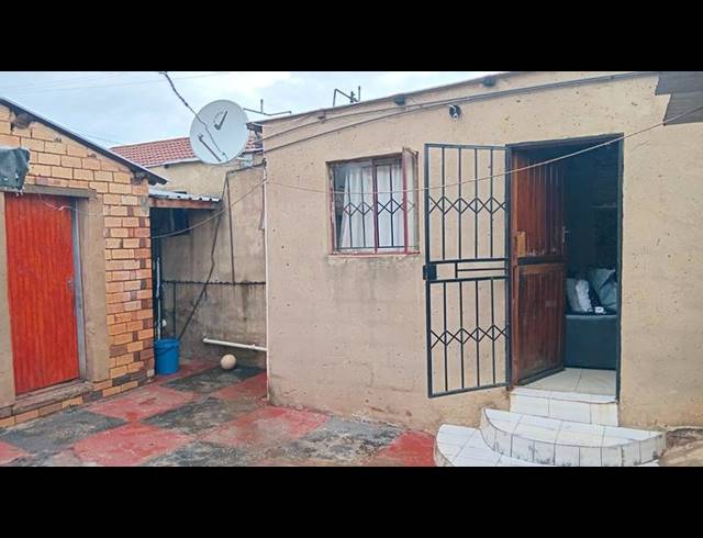 2 BEDROOM HOUSE FOR SALE IN CHIAWELO